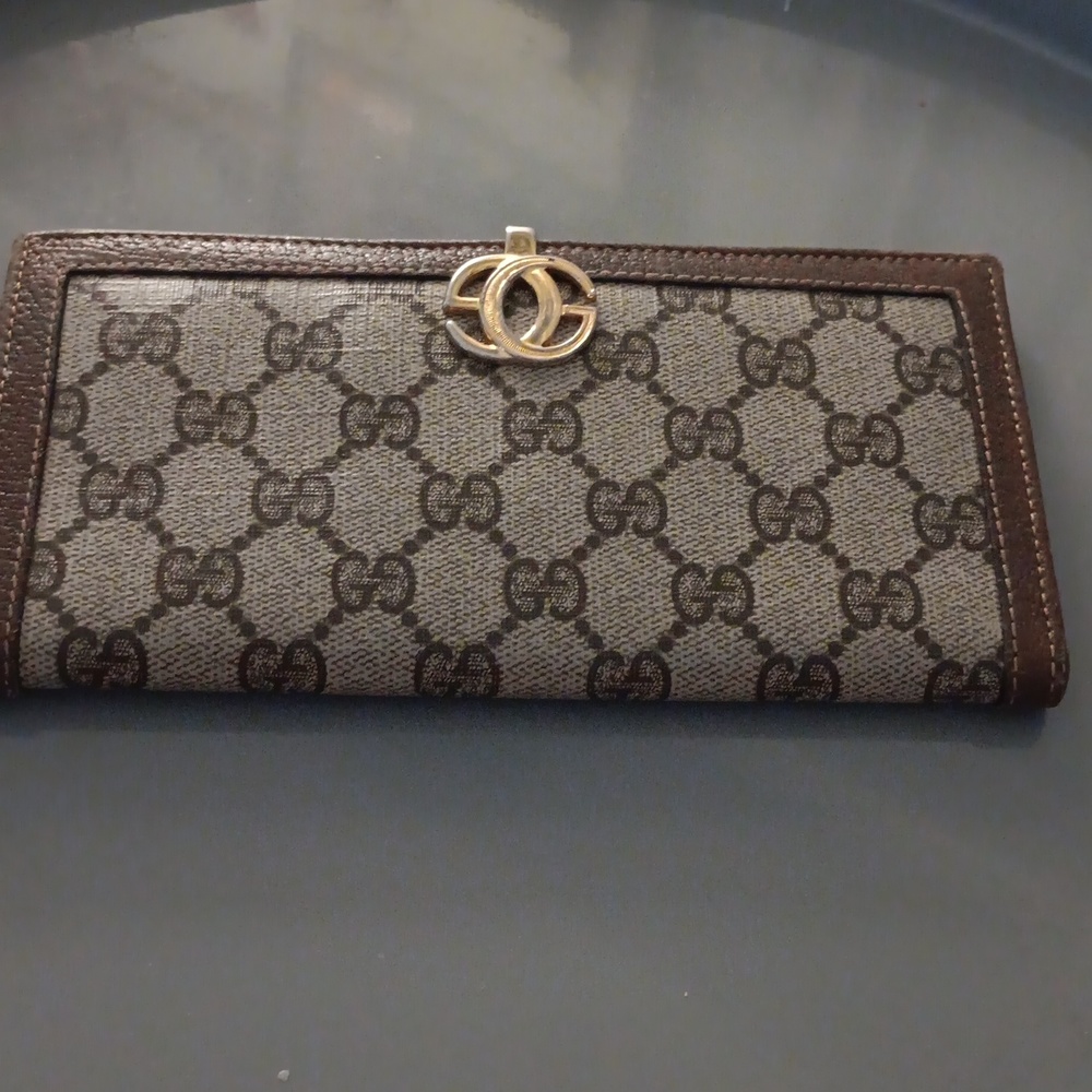 VINTAGE  Gucci checkbook wallet
